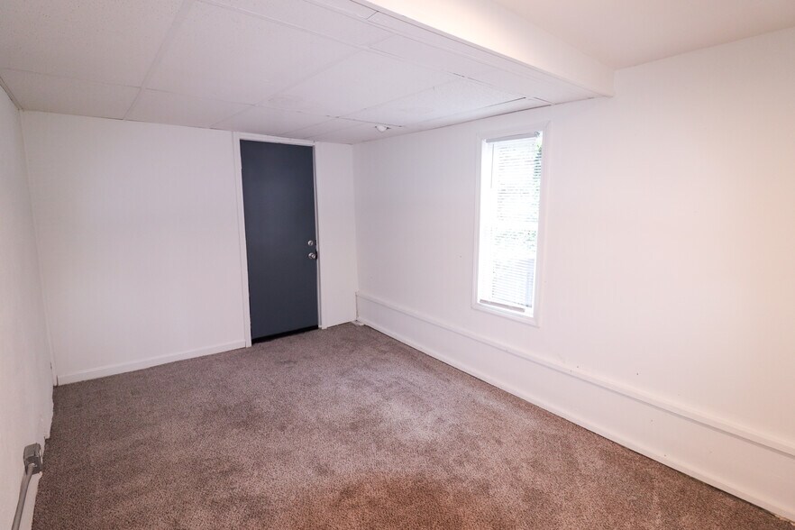 Building Photo - 2631 Bellevue Ave