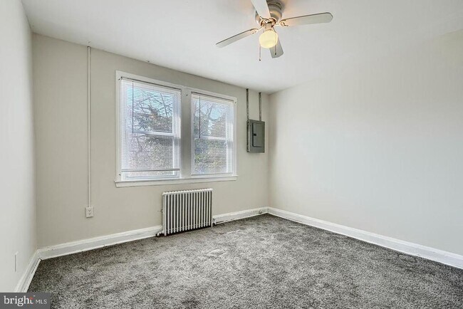 Building Photo - 5626 Midwood Ave