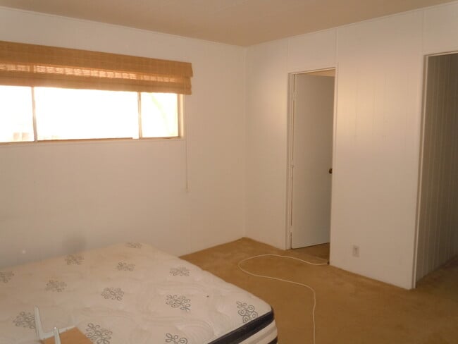 Building Photo - Country Living on Beautiful Melrose Ranch