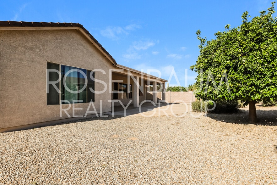 Building Photo - 1210 E Westchester Dr