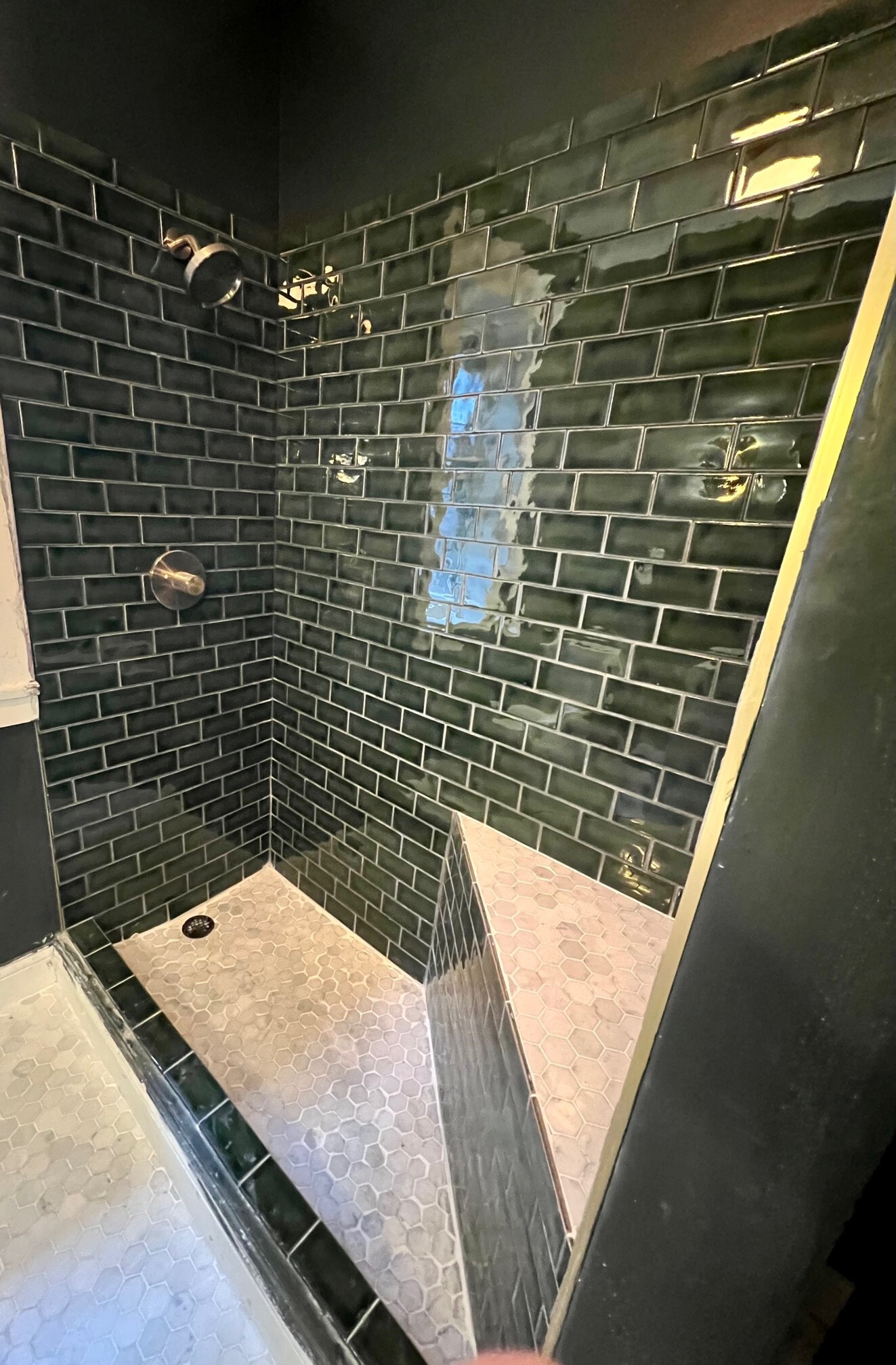 Main Shower - 5818 De Giverville Ave