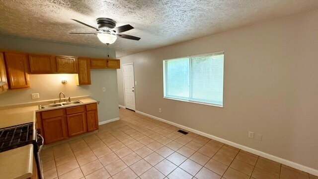 Building Photo - EAST SIDE 3 BEDROOM RANCH AVAILABLE NOW!