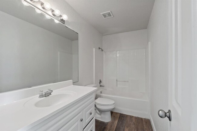 Building Photo - 1609 Paint Brush Dr