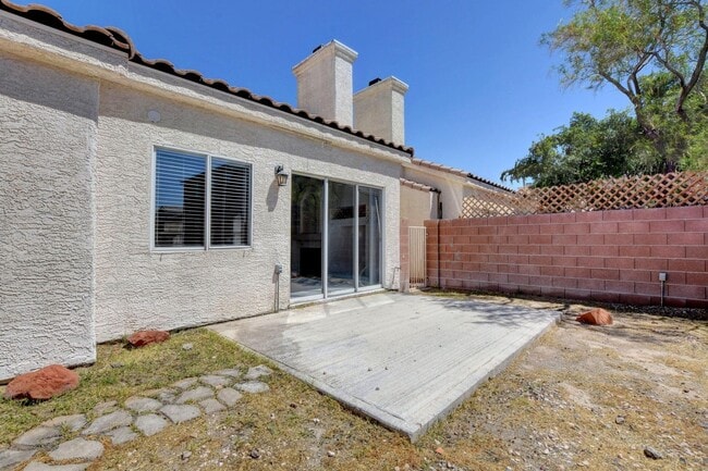 Building Photo - RARE Single Story, 3 Bedroom with 3 Car Garage in a GATED community!
