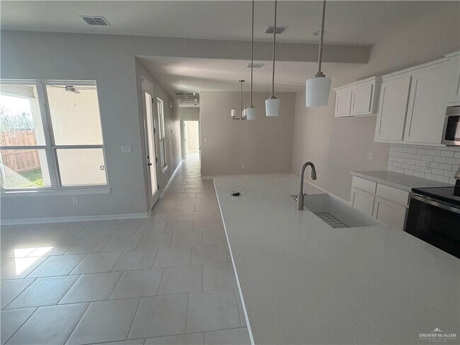 Building Photo - 13 N 15th St