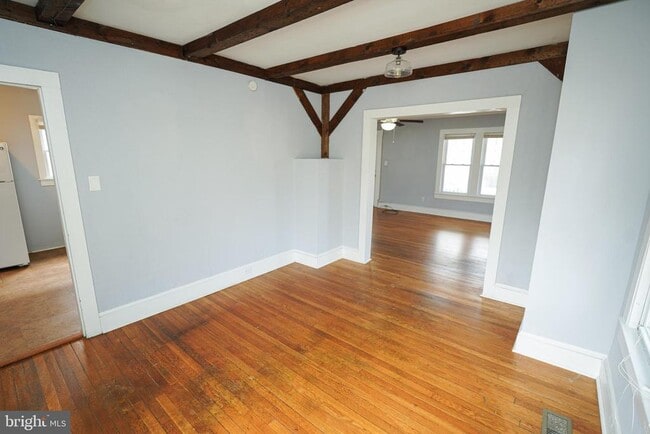 Building Photo - 605 Oak Hill Ave