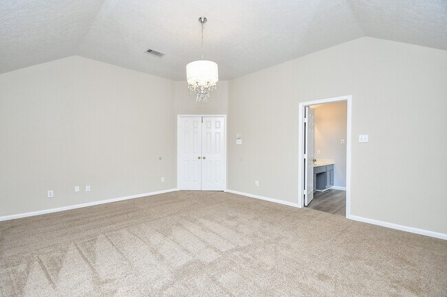 Building Photo - 215 Windrift Ct