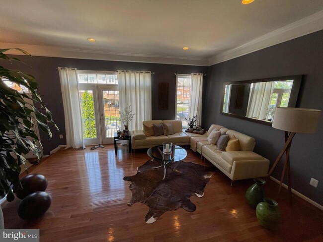 Building Photo - 22098 Avonworth Square