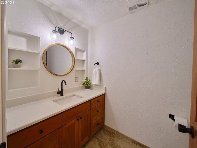 Building Photo - 1641 NW 31st Ave