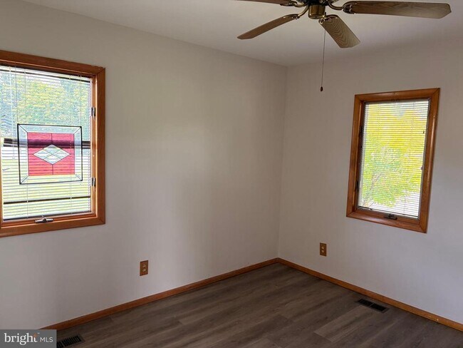 Building Photo - 31 Fairmount Dr