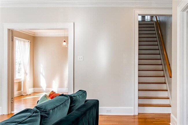 Building Photo - 628 Cooledge Ave NE