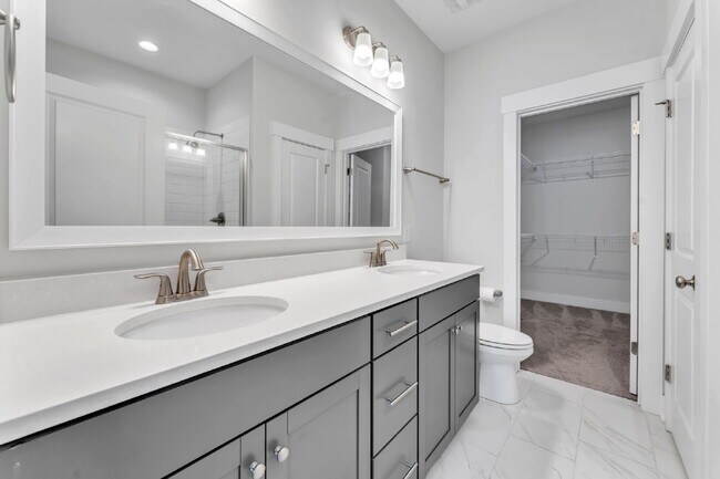 Building Photo - Elegant 3 Bed / 2.5 Bath Luxury Townhome + Bonus Room in Indigo Pointe with Main-Level Primary Su...