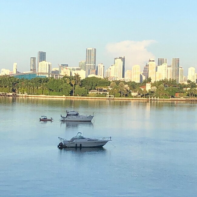 Building Photo - 1228 West Ave