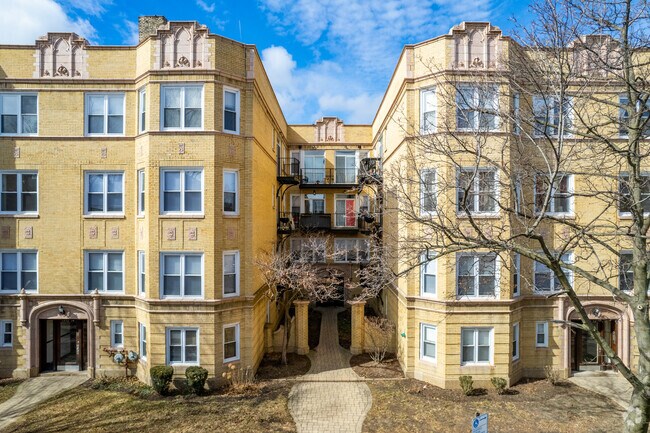Building Photo - The Onyx on Hoyne