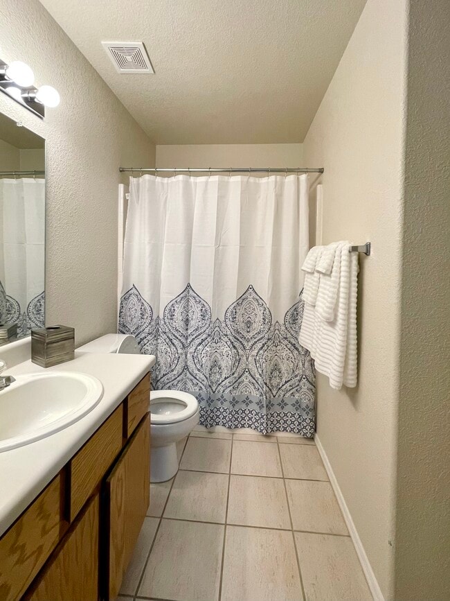 Building Photo - 1215 Mohican Dr