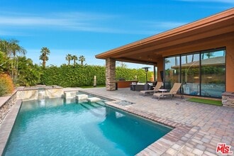 Building Photo - 50025-50021 Vía Aldea