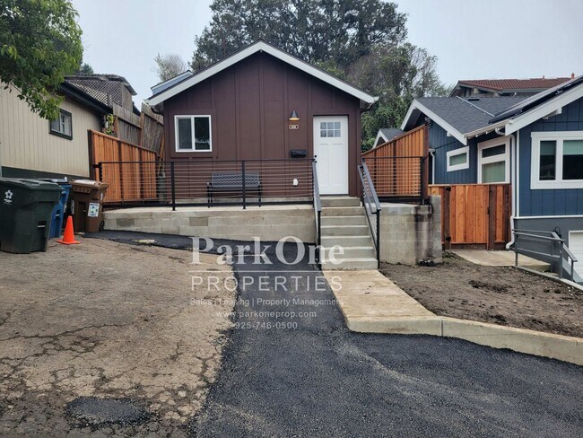 Building Photo - 1012B Merrithew Dr.