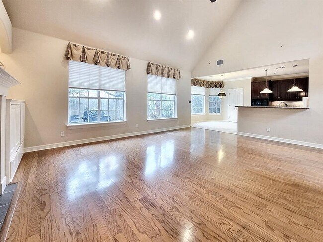 Building Photo - 10526 Grand Oak Cir