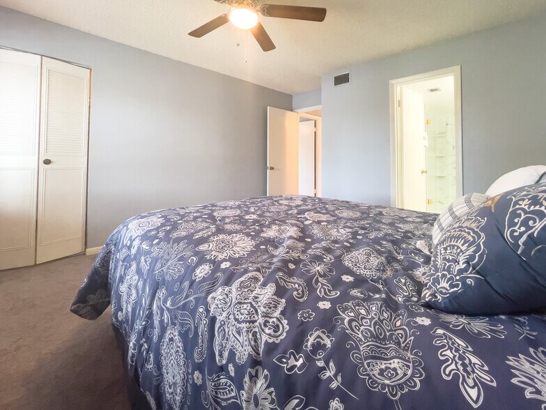 Building Photo - 340 Knotty Pine Cir