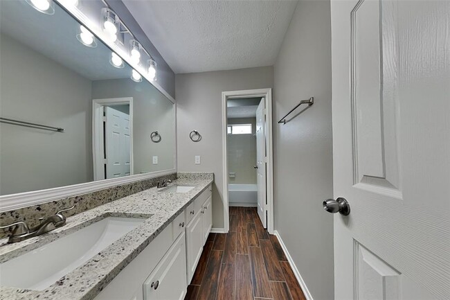 Building Photo - 8523 Discus Dr