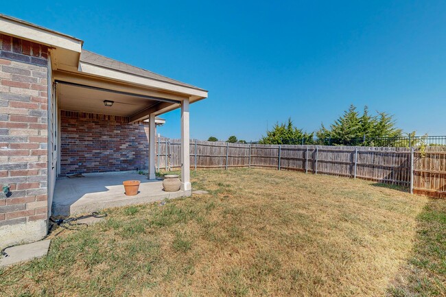 Building Photo - Charming Three-Bedroom Home in the Heart o...