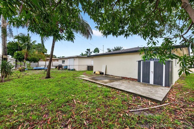 Building Photo - 241 NW 49th St