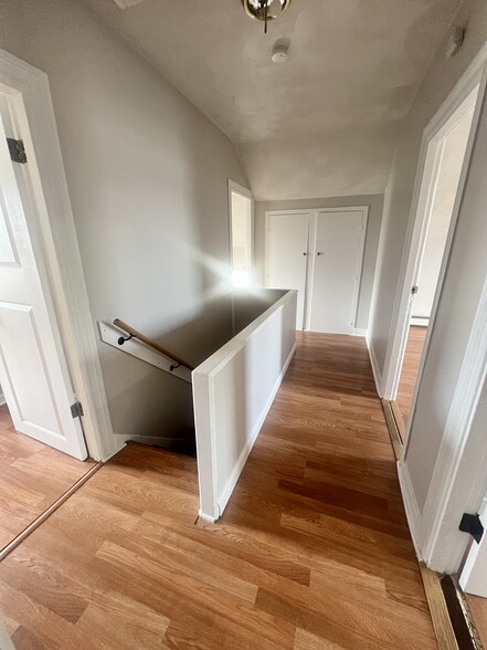 Building Photo - 24 Lincoln Ave