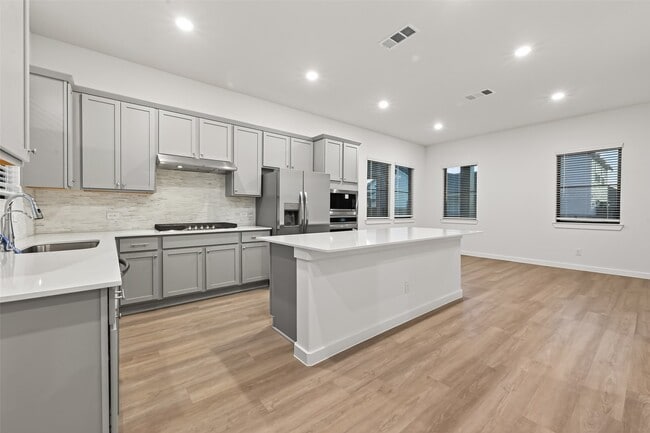 Building Photo - 1111 Mercantile St