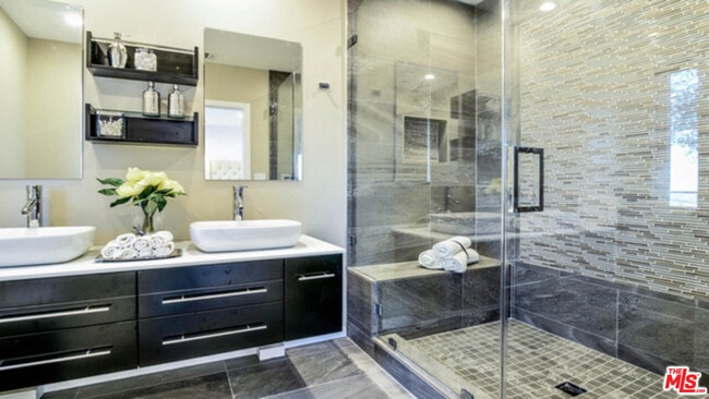 Building Photo - 649 Cross Ave