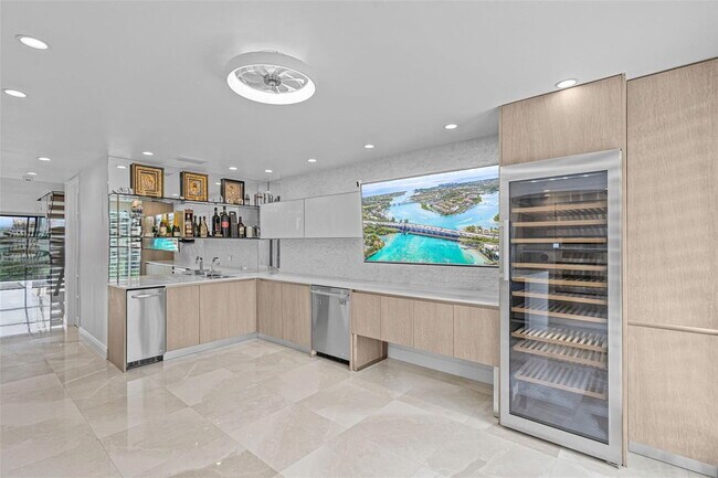 Building Photo - 6124 Paradise Point Dr