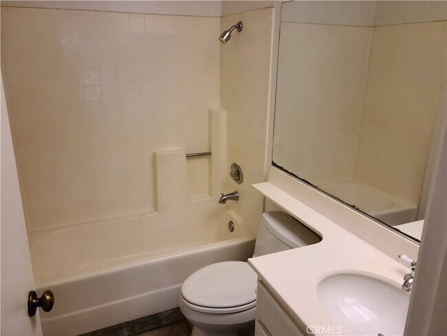 Building Photo - 998 Ashford Cir