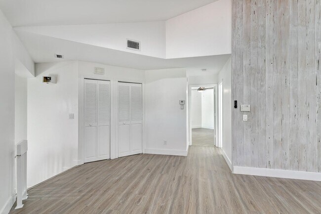 Building Photo - 206 Sea Oats Dr