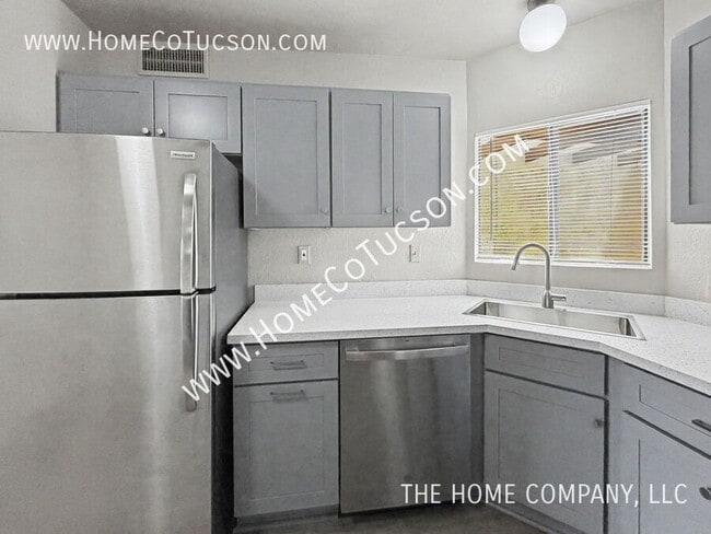 Building Photo - 5108 N Avenida Primera
