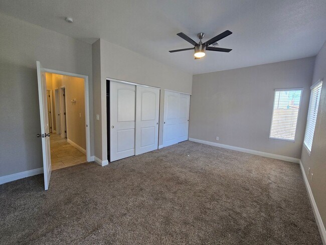 Building Photo - A Fabulous 4 Bedroom Single Story Home at the Lakes