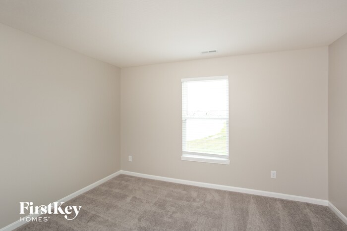 Building Photo - 6292 N Woodhaven Dr