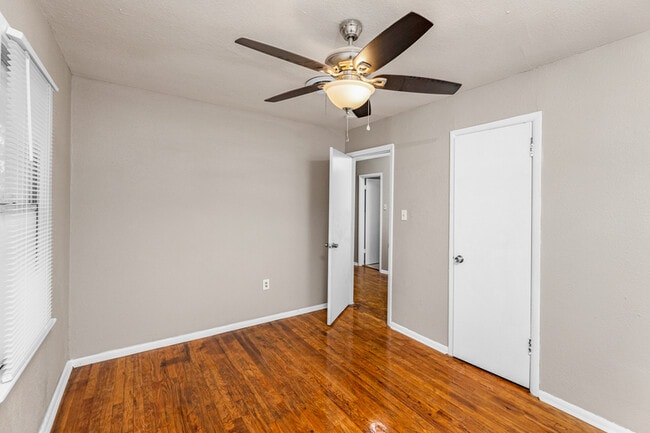 Building Photo - 2342 NW 38th Pl