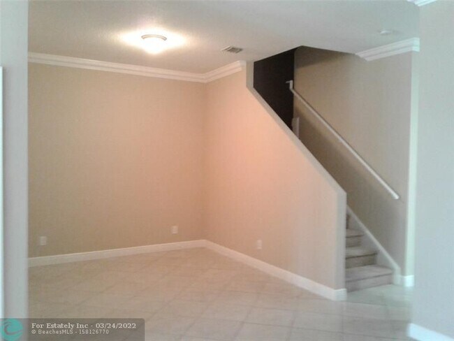 Building Photo - 3409 Lakeside Dr