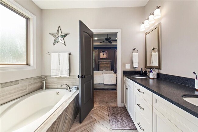 Building Photo - READY FOR SHOWINGS! 4BR Home in Blackman School district