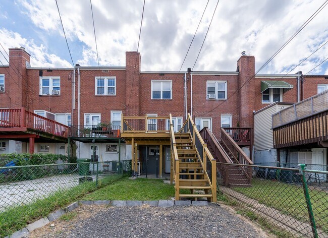Building Photo - 1055 Parksley Ave