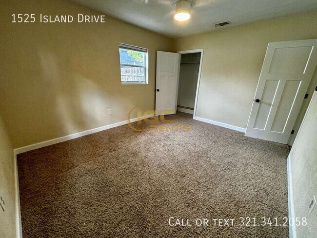 Building Photo - 1525 Island Dr