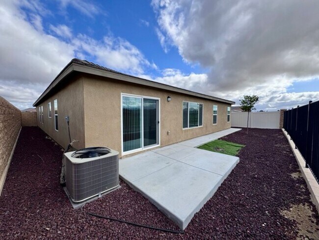 Building Photo - Newly built 4 bedroom Winchester home for ...