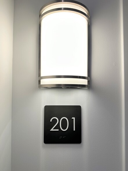 Building Photo - 660 E Cypress St