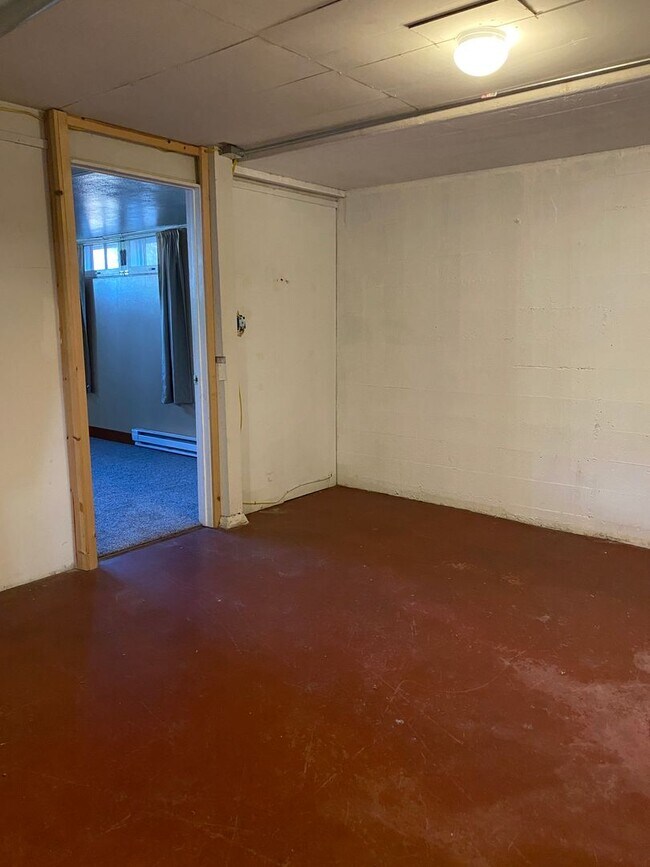 Building Photo - Dog Friendly Classic university home with ...