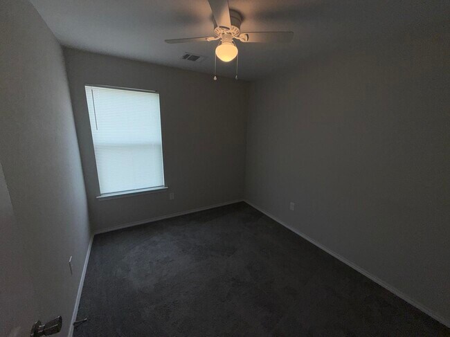 Building Photo - 6918 Crestway Dr