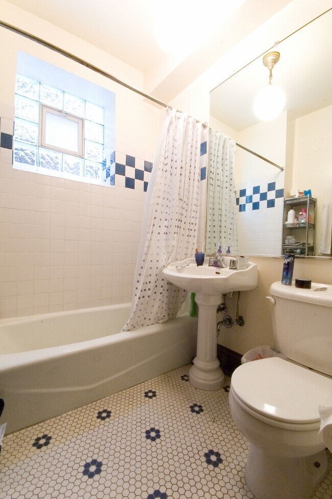 Building Photo - 3704 N Wayne Ave