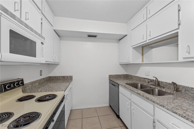 Building Photo - 2828 Jackson St