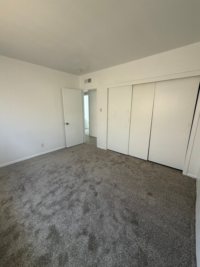 Building Photo - 1510 Amherst Dr SE