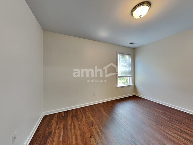 Building Photo - 341 Surrywood Dr