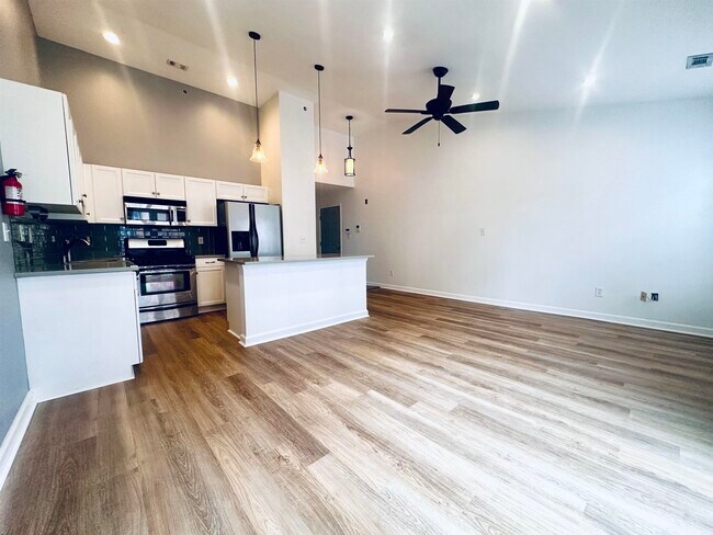 Building Photo - 5 Soho Dr