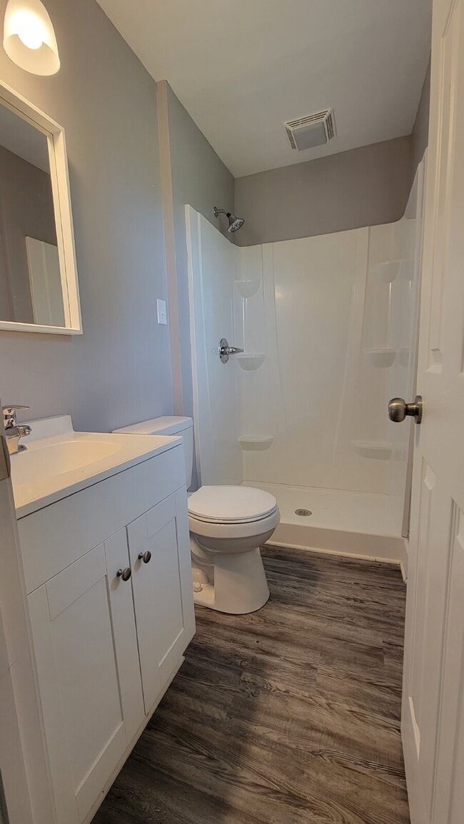 Building Photo - Spacious 3 Bedroom Home in District 6 – Re...